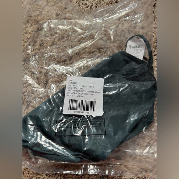 Free People Movement Tighten Up Strappy Back Tank in Evergreen. Size M/L NWT - Picture 4 of 5